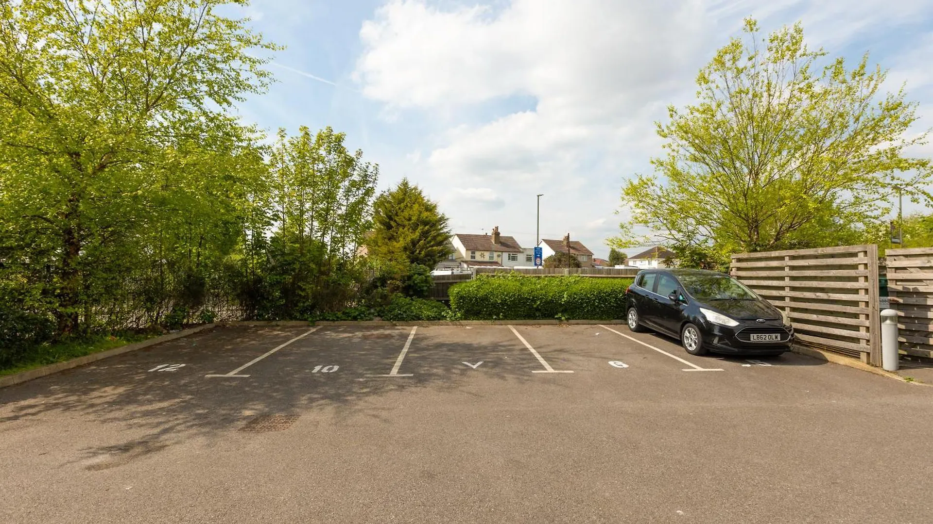 Cosy 2Br Flat With Patio, Heathrow 5 Mins Away Apartment Stanwell
