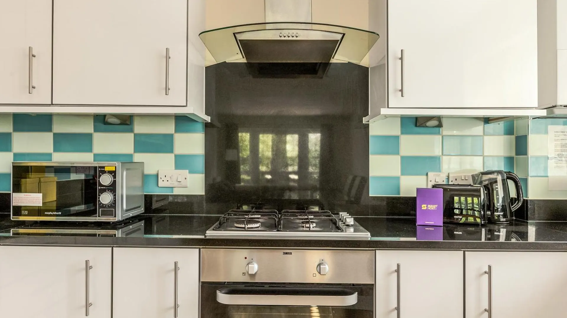 Cosy 2Br Flat With Patio, Heathrow 5 Mins Away Apartment Stanwell