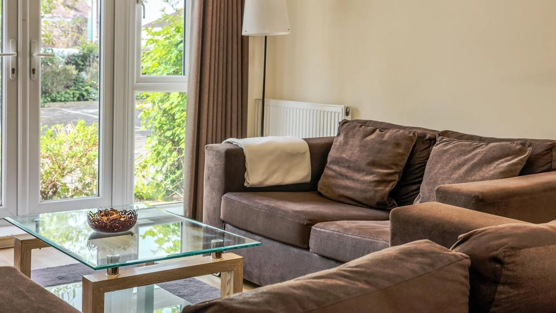 Cosy 2Br Flat With Patio, Heathrow 5 Mins Away Apartment Stanwell