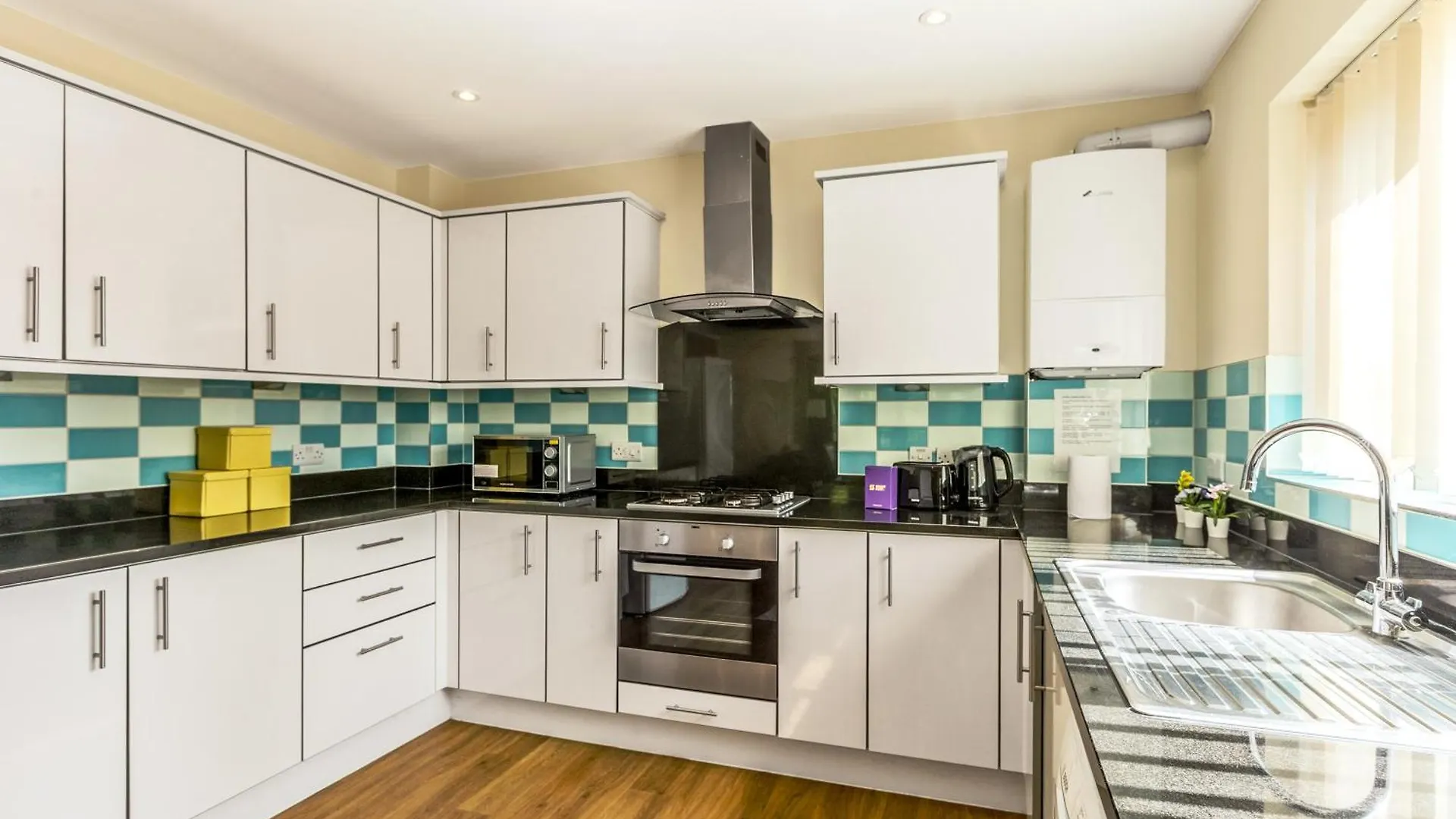 Cosy 2Br Flat With Patio, Heathrow 5 Mins Away Apartment Stanwell